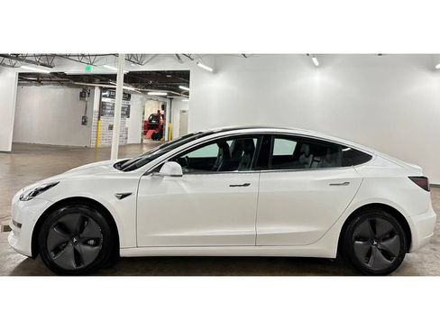Used 2018 Tesla Model 3 Long Range RWD image 8