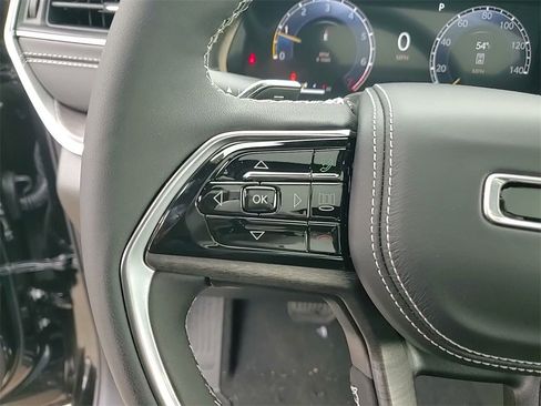 New 2025 Jeep Grand Cherokee L Overland w/ Trailer Tow Package image 28