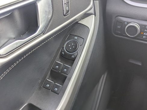 Used 2021 Ford Explorer XLT image 35