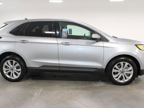 Used 2022 Ford Edge Titanium image 11