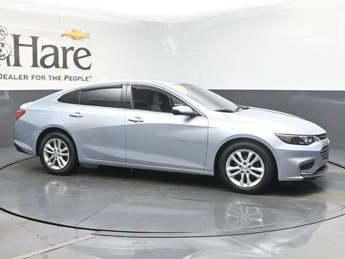 Used 2017 Chevrolet Malibu LT FWD image 1