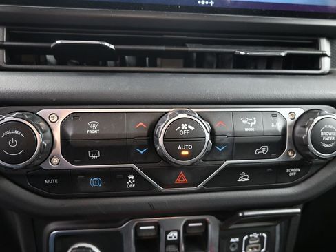 Used 2024 Jeep Wrangler Unlimited Rubicon 4xe image 33