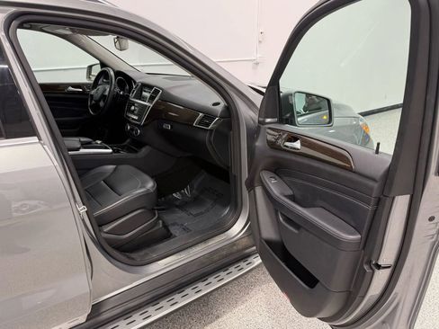 Used 2014 Mercedes-Benz ML 350 ML 350 4MATIC Sport Utility 4D w/ Premium 1 Package image 45
