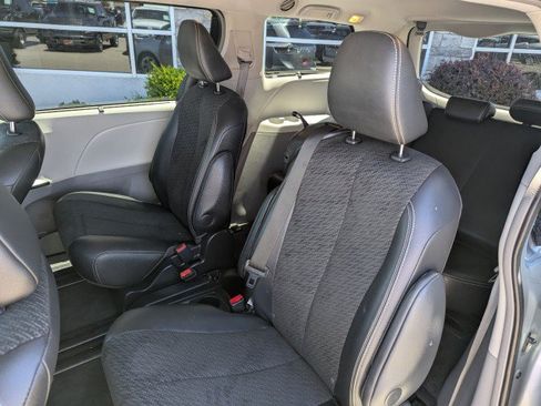Used 2014 Toyota Sienna SE FWD image 26