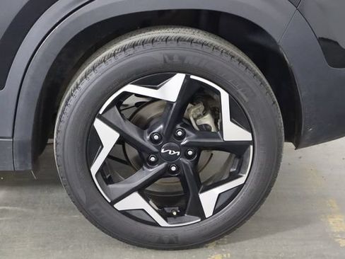 Used 2024 Kia Seltos EX FWD image 42