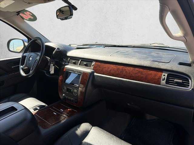 Used 2014 Chevrolet Suburban LTZ RWD image 29
