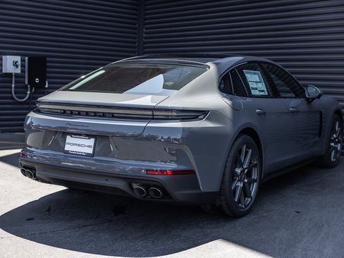 Used 2025 Porsche Panamera image 9