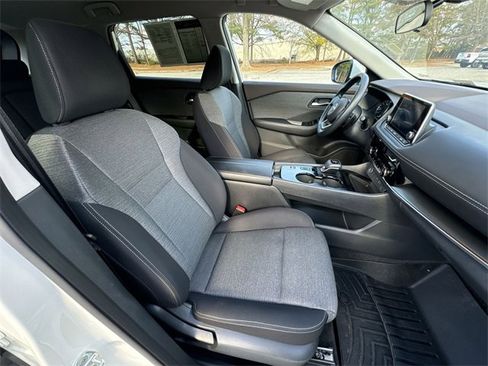 Used 2023 Nissan Rogue SV image 27