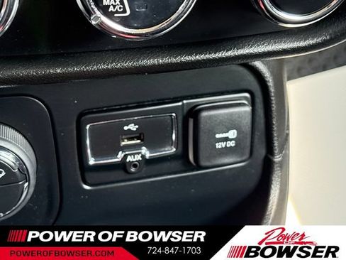 Used 2017 Jeep Renegade Trailhawk AWD/4WD image 16