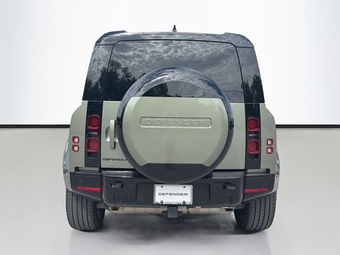 Used 2025 Land Rover Defender 110 X-Dynamic SE AWD/4WD image 4