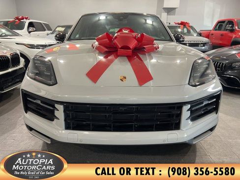 Used 2025 Porsche Cayenne S AWD/4WD image 8