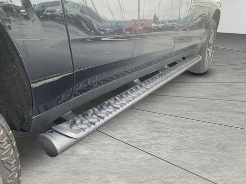 Used 2024 Chevrolet Suburban Z71 w/ Luxury Package AWD/4WD image 31