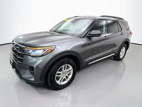 Certified 2025 Ford Explorer Active AWD/4WD image 3