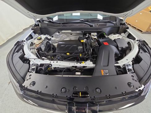 Certified 2024 Chevrolet Trax RS w/ Sunroof Package image 39