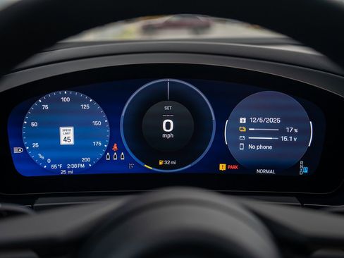 New 2025 Porsche Macan 4S Electric image 14