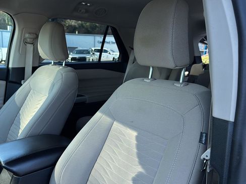 Used 2021 Ford Explorer XLT image 26