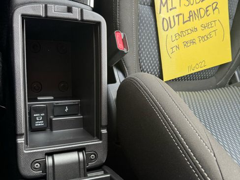 Used 2018 Mitsubishi Outlander ES image 12