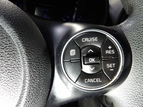 Used 2020 Kia Soul LX FWD image 16