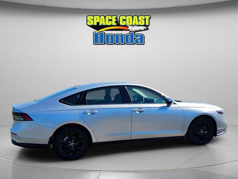 New 2025 Honda Accord SE image 11