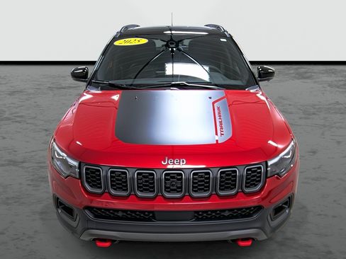 Used 2025 Jeep Compass Trailhawk w/ Trailhawk Elite Group AWD/4WD image 6