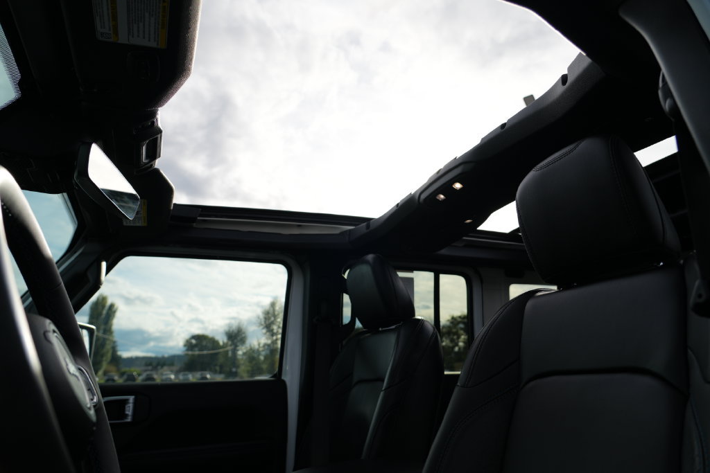 Used 2024 Jeep Wrangler High Altitude AWD/4WD image 15