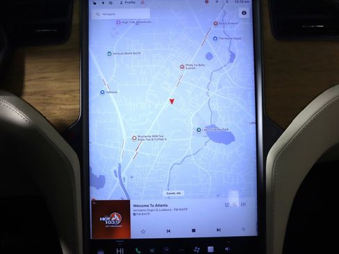 Used 2018 Tesla Model X 75D image 17