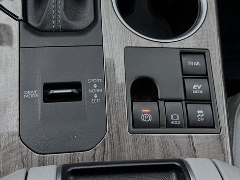 Used 2024 Toyota Highlander Platinum image 19