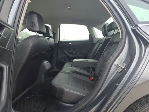 Used 2022 Volkswagen Jetta SE image 37