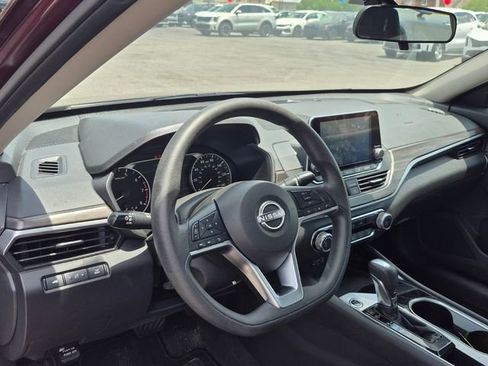 Used 2024 Nissan Altima 2.5 SV FWD image 8