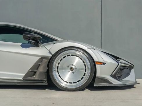Used 2024 Lamborghini Revuelto image 45