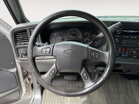 Used 2006 Chevrolet Silverado 2500 LT w/ Heavy-Duty Power Package AWD/4WD image 12
