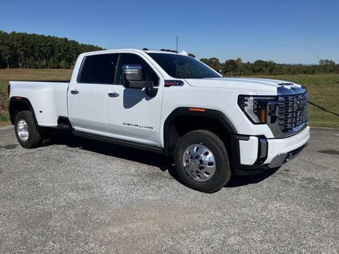 New 2026 GMC Sierra 3500 Denali w/ Denali Reserve Package image 11