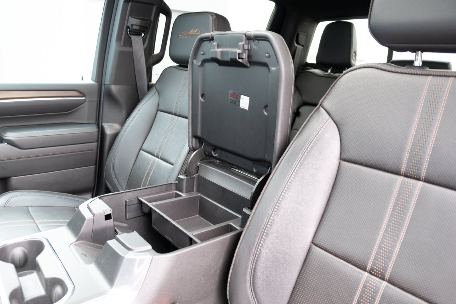 Used 2024 Chevrolet Silverado 3500 High Country w/ High Country Premium Package AWD/4WD image 8