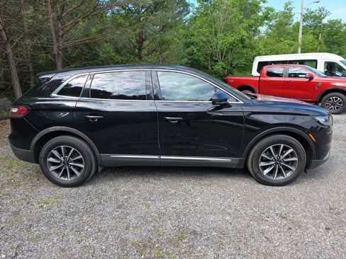 Used 2021 Lincoln Nautilus AWD image 2