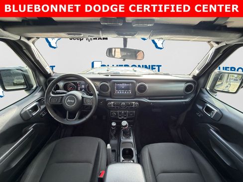 Used 2022 Jeep Gladiator Sport AWD/4WD image 12