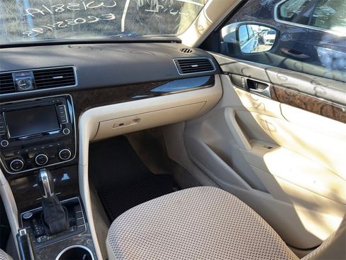 Used 2014 Volkswagen Passat TDI SEL Premium image 22