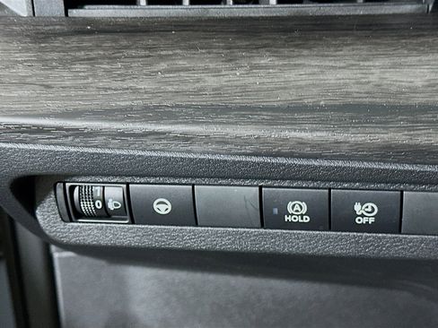 Used 2023 Nissan Ariya FWD image 17