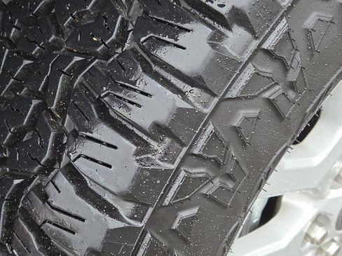 Used 2025 Toyota Tacoma SR5 w/ SR5 Upgrade Package image 19