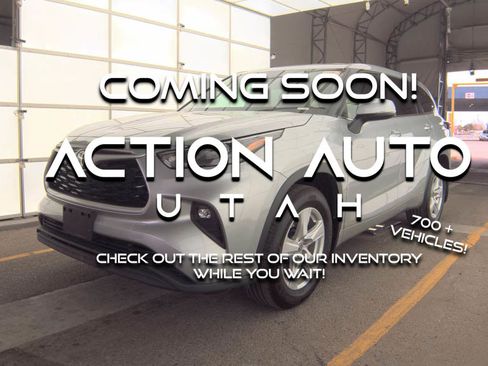 Used 2022 Toyota Highlander LE AWD/4WD image 1