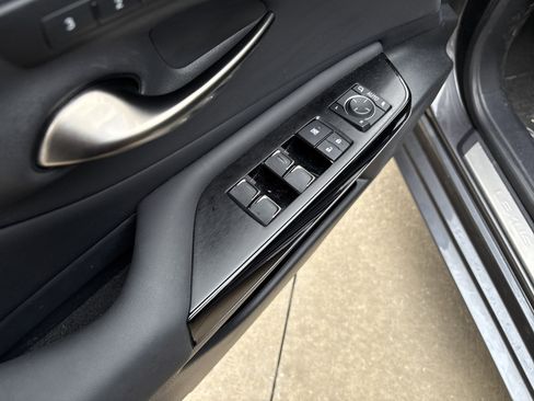 Used 2023 Lexus ES 250 w/ Premium Package image 11