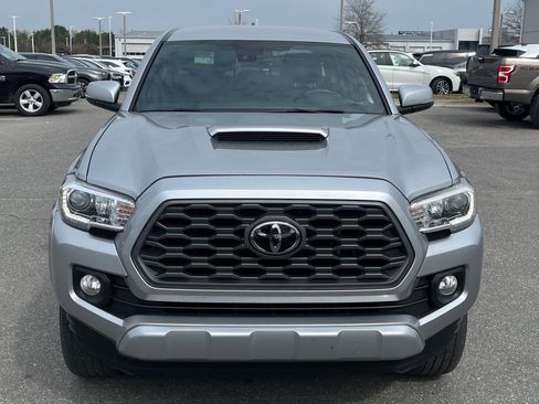 Used 2022 Toyota Tacoma TRD Sport w/ Technology Package image 2