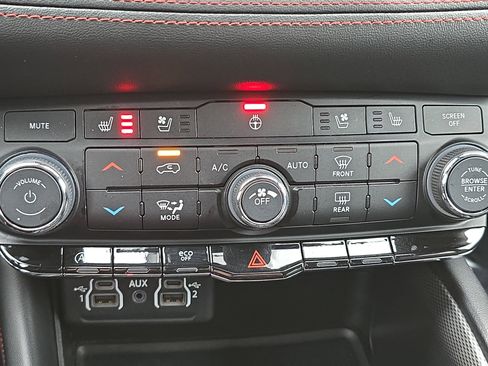 Used 2023 Dodge Durango GT image 25