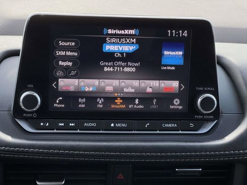 Used 2023 Nissan Rogue SV image 3