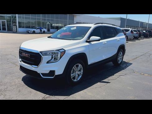 Used 2024 GMC Terrain SLE w/ Driver Convenience Package AWD/4WD image 4