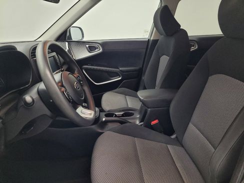 Used 2021 Kia Soul LX image 17
