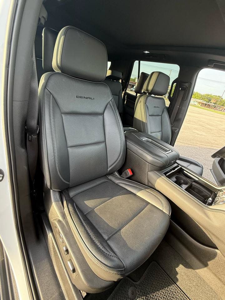 Used 2021 GMC Yukon Denali w/ Denali Premium Package AWD/4WD image 30