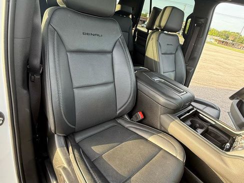 Used 2021 GMC Yukon Denali w/ Denali Premium Package AWD/4WD image 30