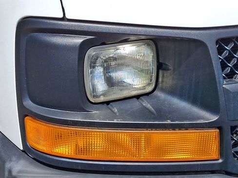 Used 2012 Chevrolet Express 2500 RWD image 10