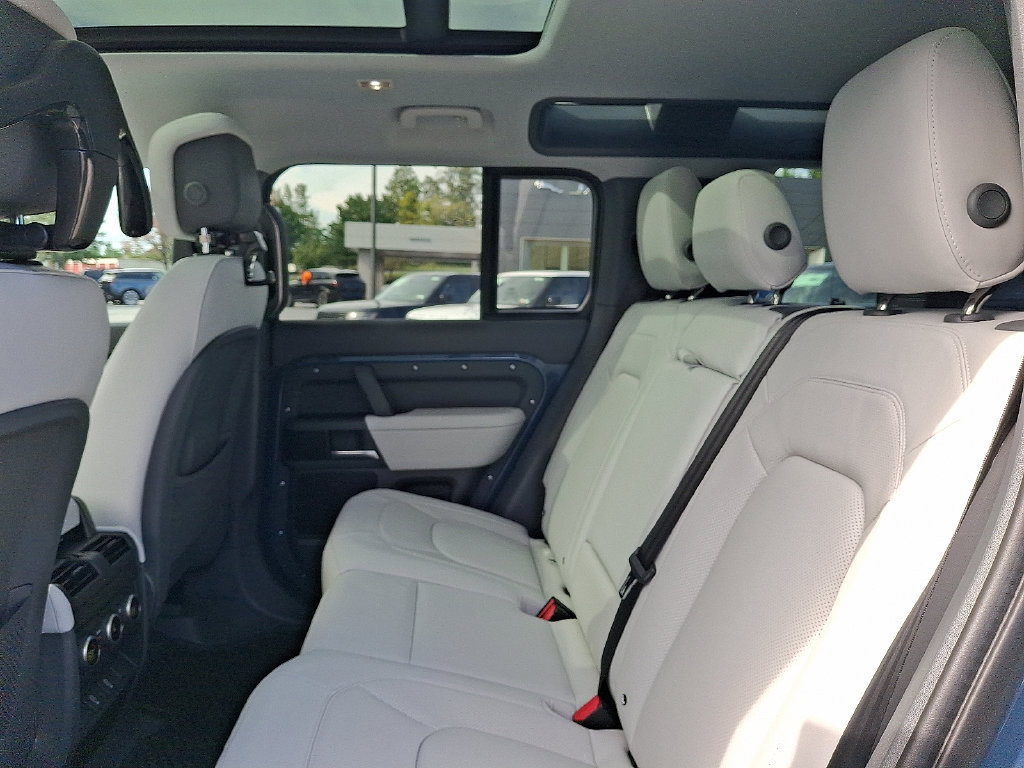 New 2026 Land Rover Defender 110 X-Dynamic SE AWD/4WD image 6