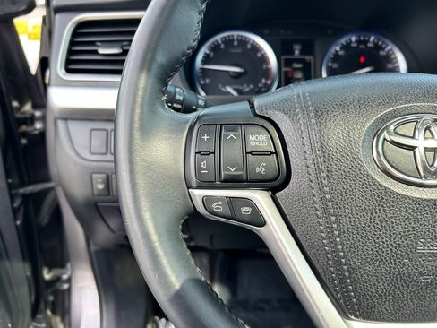 Used 2016 Toyota Highlander XLE image 14